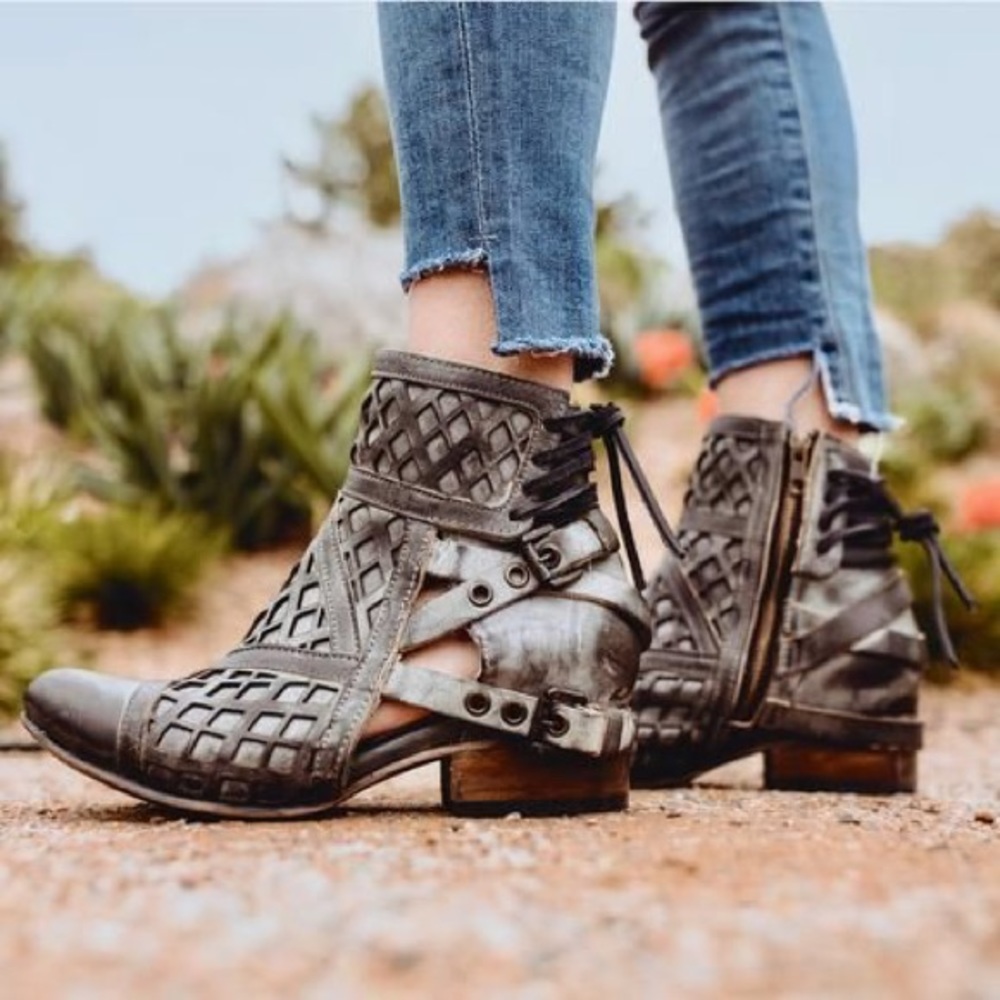 Authentic Freebird by Stephen Skylar booties 8 EUC